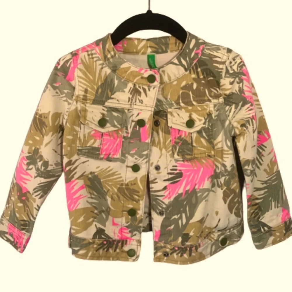 United Colors of Benetton Girls Tropical Print Denim Jacket – Size 3T